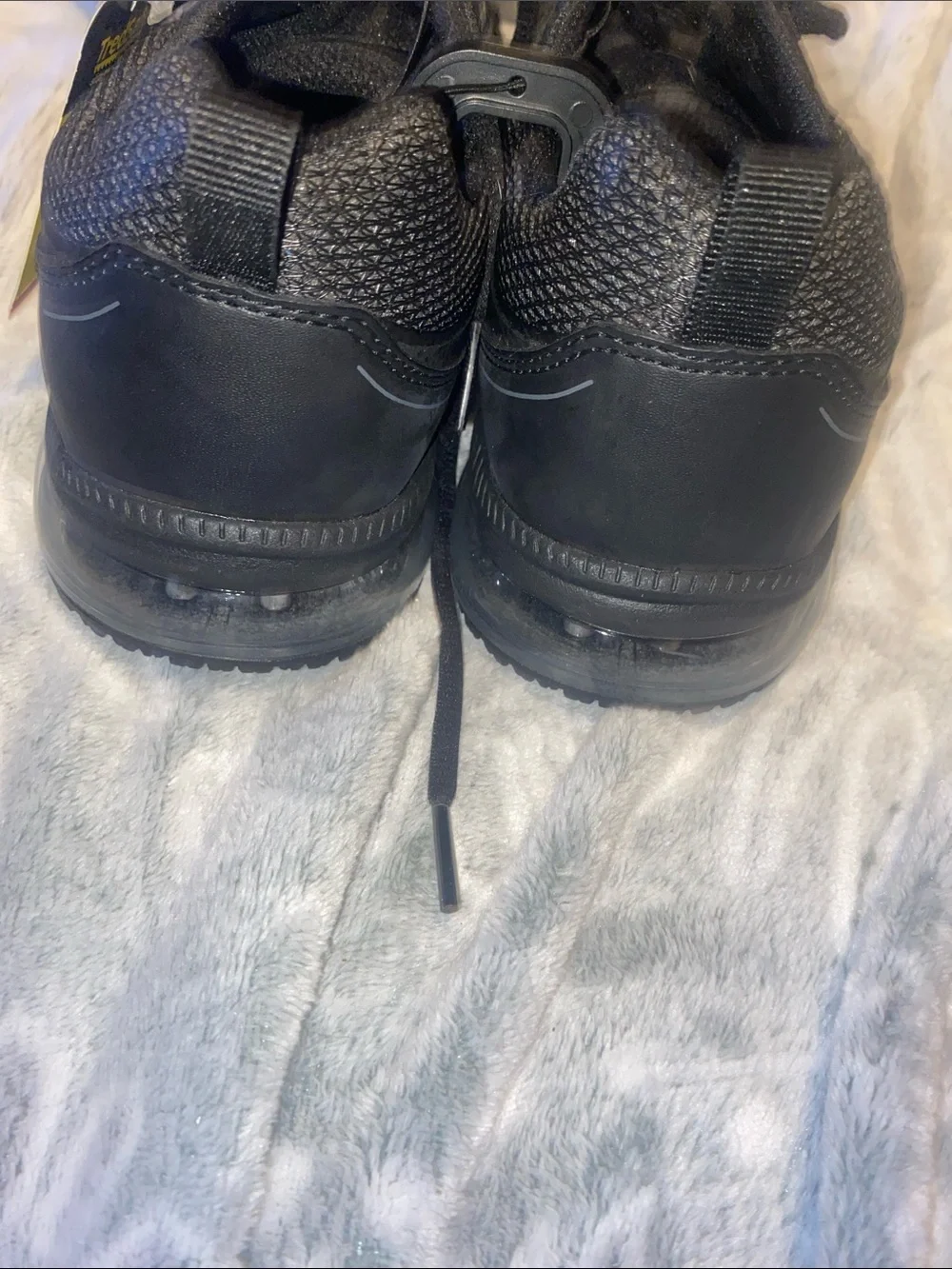 Tredsafe slip-resistant Women's Black Lace-Up Comfort Sneakers